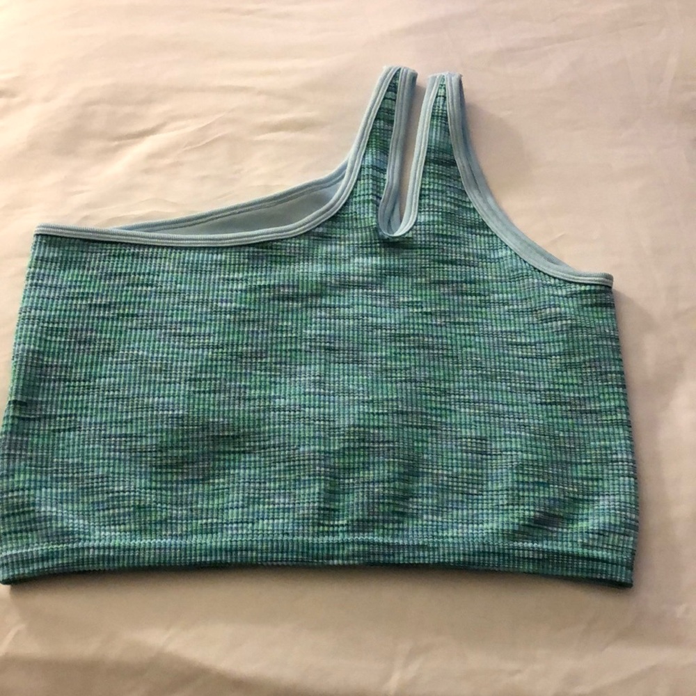 Cute of the shoulder top to wear to the beach.